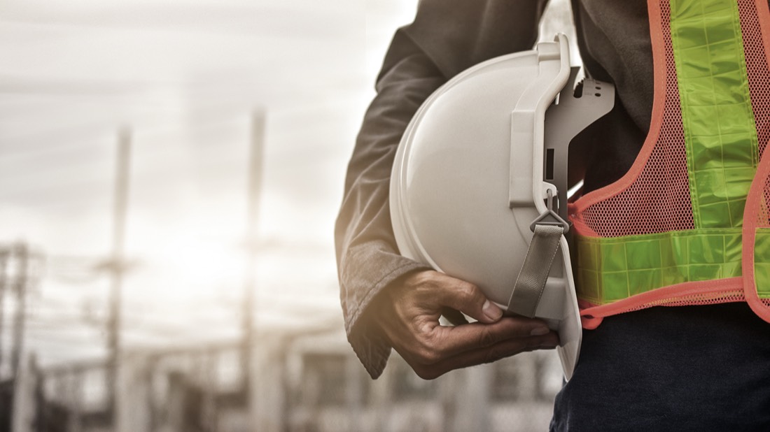 Deskundige van Boengi bekijkt een woning voor een schatting